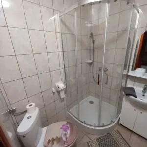 szoba 3 agyas 3 furdo wc